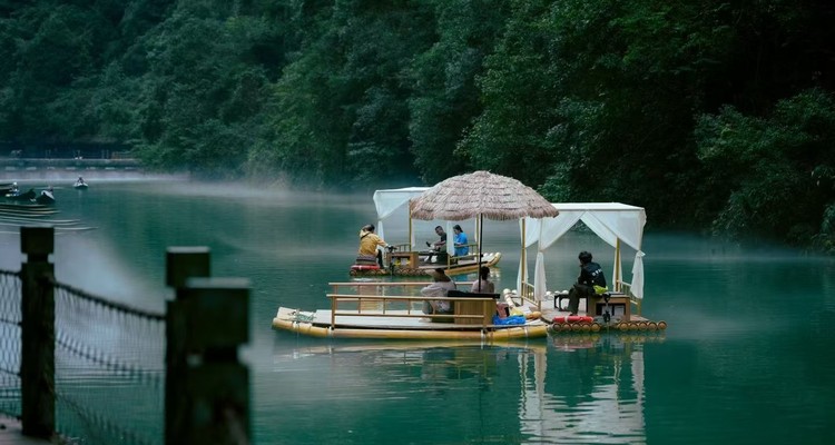 enshi-bamboo-raft