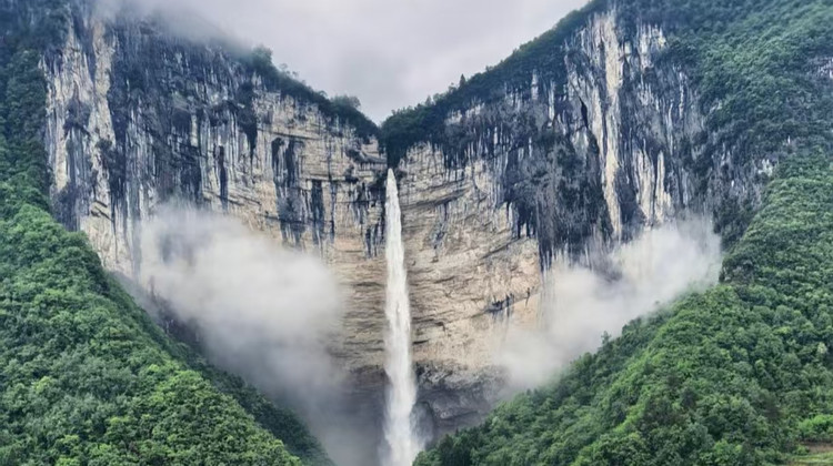 宜昌+神农架风景区+恩施梭布垭石林景区+恩施大峡谷+鹤峰屏山旅游景区+交运长江夜游游船+恩施市+鹿院坪9日8晚拼小团·『8人精品小团』赠土家民族换装+长江夜游船票丨宣恩夜游丨甄选酒店丨品质团型丨