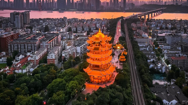 武汉+恩施市+宜昌+神农架+武当山风景区10日9晚私家团·【初夏专刊 湖北环游】VIP定制 /自营车队<甄选5钻酒店+宣恩夜景酒店>神农秘境·船游三峡/过葛洲坝+武当山赠导游讲解「恩施大峡谷+屏山悬浮船|狮子关」