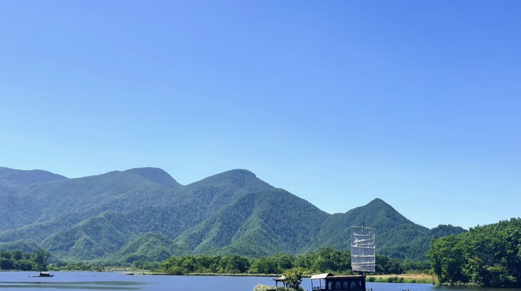 宜昌+恩施土家族苗族自治州+神农架+神农架风景区+恩施梭布垭石林景区+恩施大峡谷+鹤峰屏山旅游景区+交运长江夜游游船8日7晚拼小团·『8人精品小团』赠土家民族换装+长江夜游船票丨宣恩夜游丨甄选酒店丨品质团型丨