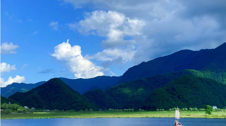 神农架+恩施市+神农架风景区+鹤峰屏山旅游景区+恩施大峡谷7日6晚拼小团·8人VIP小团『纯玩0购·鄂西全景』钻级酒店『神农架4大景点+央视同款太空漂浮船』