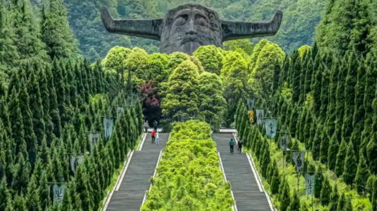 神农架+恩施市+神农架风景区+鹤峰屏山旅游景区4日3晚拼小团·8人vip小团『鄂西秘境&匠心甄选』纯玩全程甄选4钻酒店『神农架四大景点/官门山+天生桥+神农祭坛+神农顶+屏山峡谷/徒步云罡栈道/打卡网红阿打亲水平台』+24H微管家